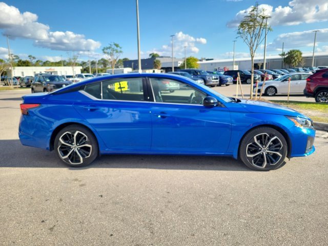 Certified 2025 Nissan Altima 2.5 SR image 3