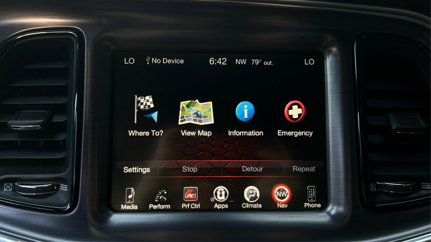 Used 2015 Dodge Challenger R/T RWD image 21