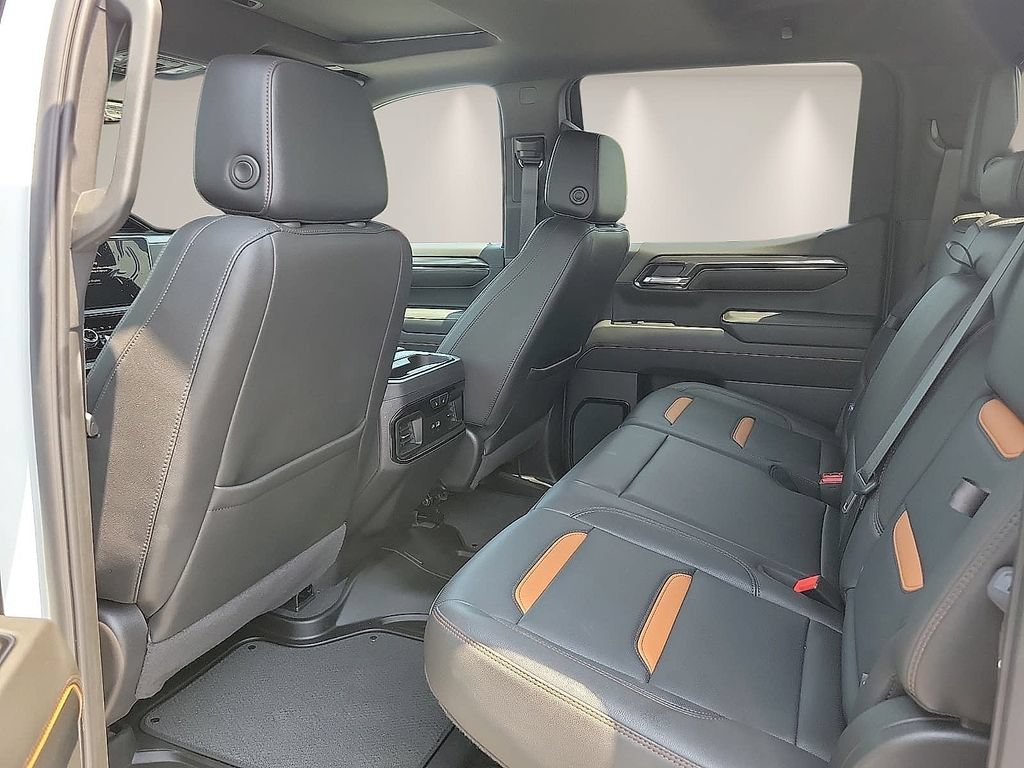 Used 2024 GMC Sierra 1500 AT4 w/ Technology Package AWD/4WD image 9
