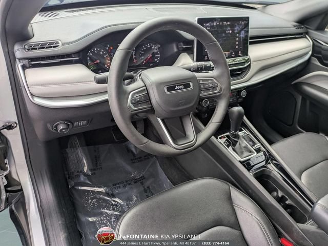 Used 2025 Jeep Compass Limited AWD/4WD image 11