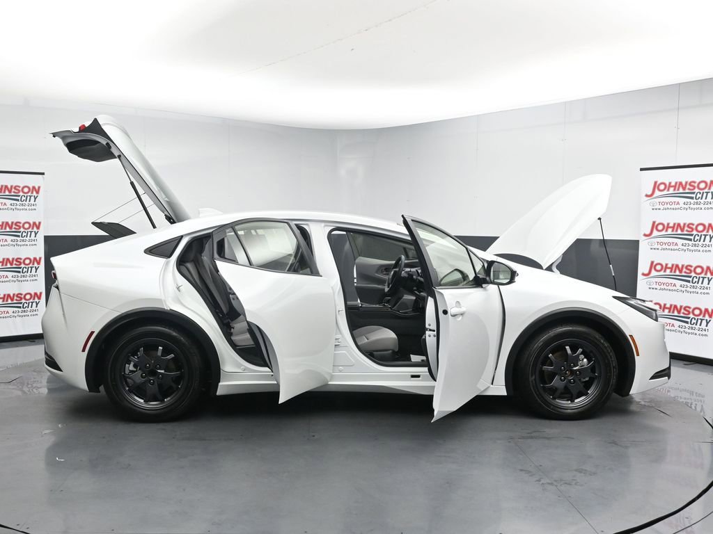 Used 2024 Toyota Prius LE FWD image 39