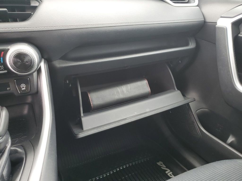 Used 2021 Toyota RAV4 LE image 24