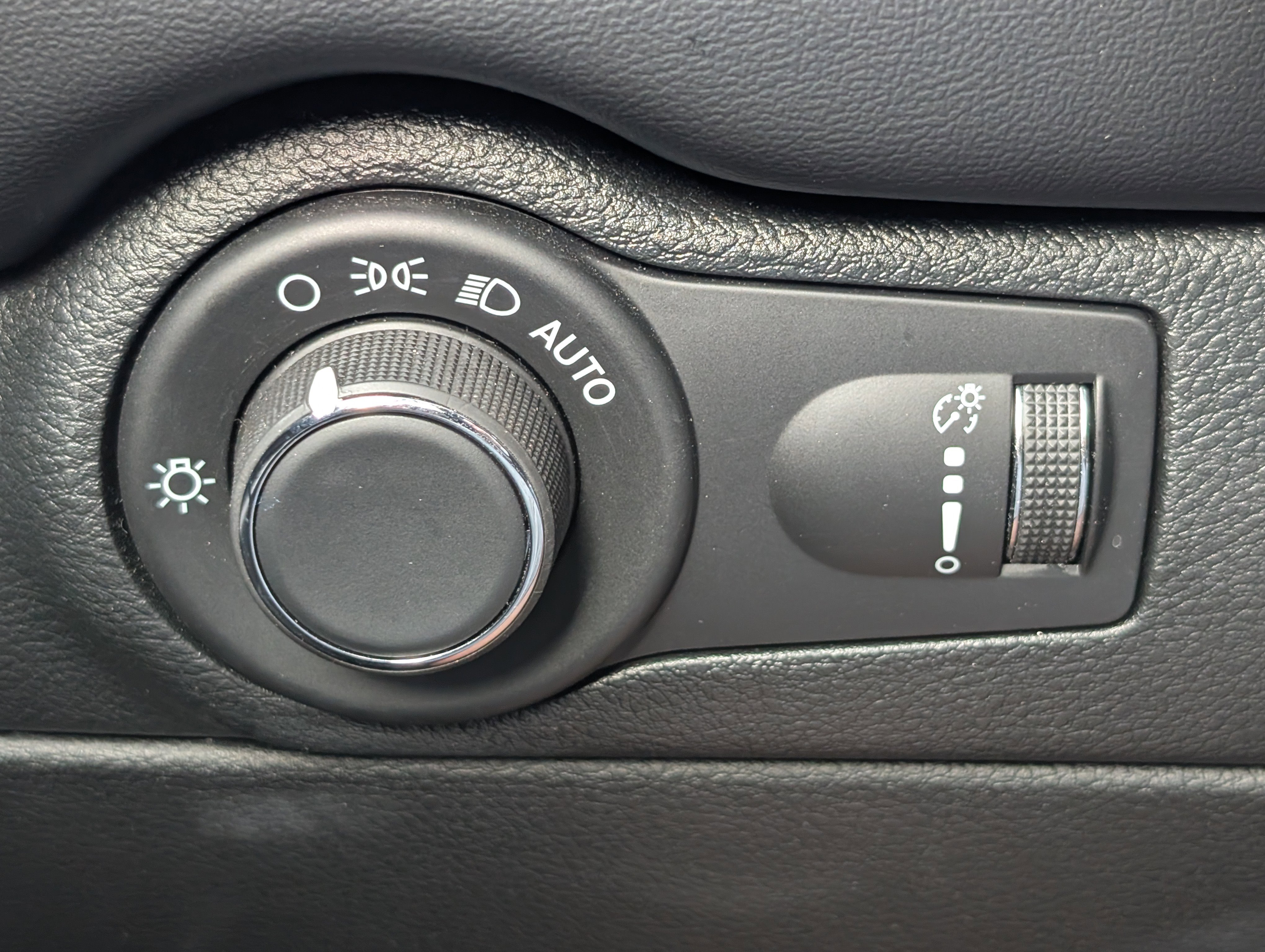 Used 2025 Dodge Durango GT AWD/4WD image 23