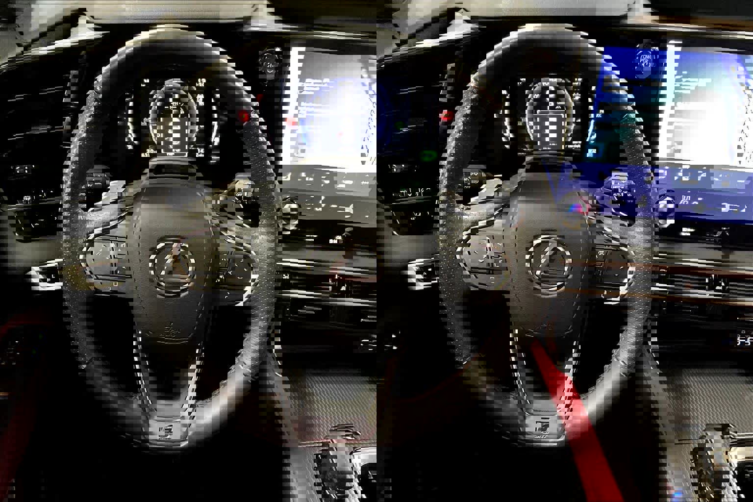 Used 2024 Lexus RX 500h F Sport image 5