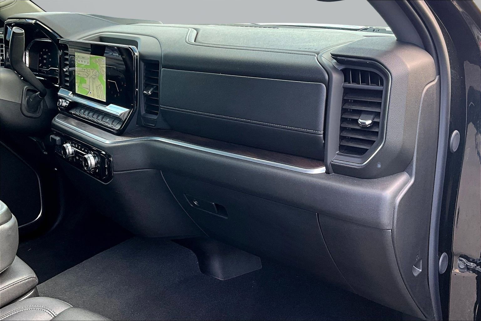 Used 2025 GMC Sierra 1500 SLT AWD/4WD image 14