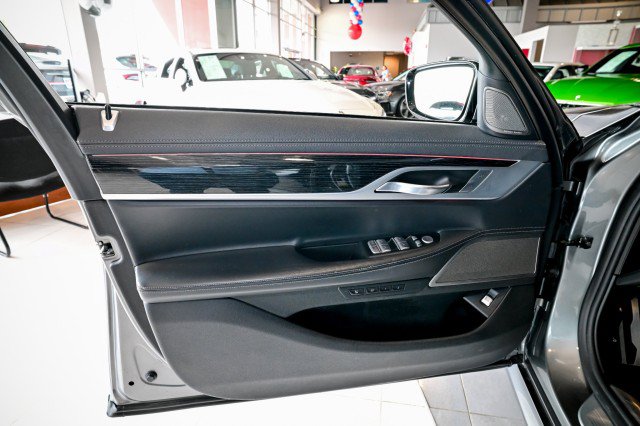 Used 2019 BMW 750i xDrive w/ M Sport Package AWD/4WD image 16