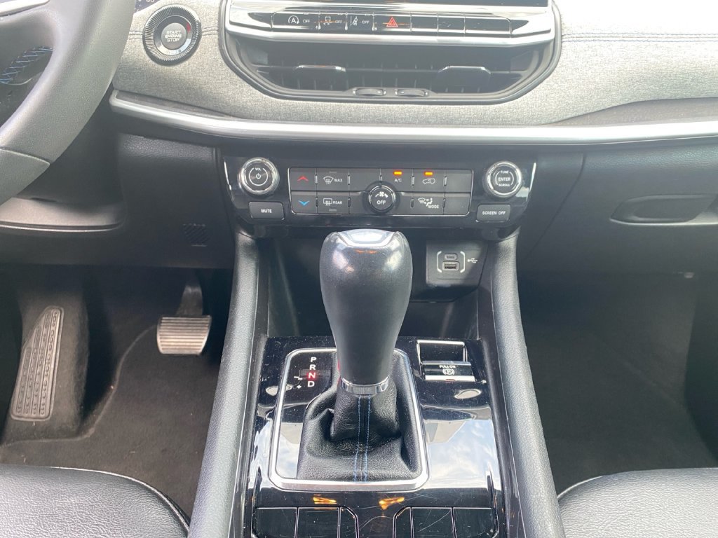 Used 2022 Jeep Compass Latitude w/ Sun and Sound Group FWD image 11