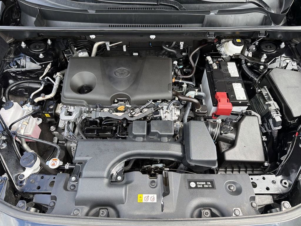 Used 2025 Toyota RAV4 XLE FWD image 31