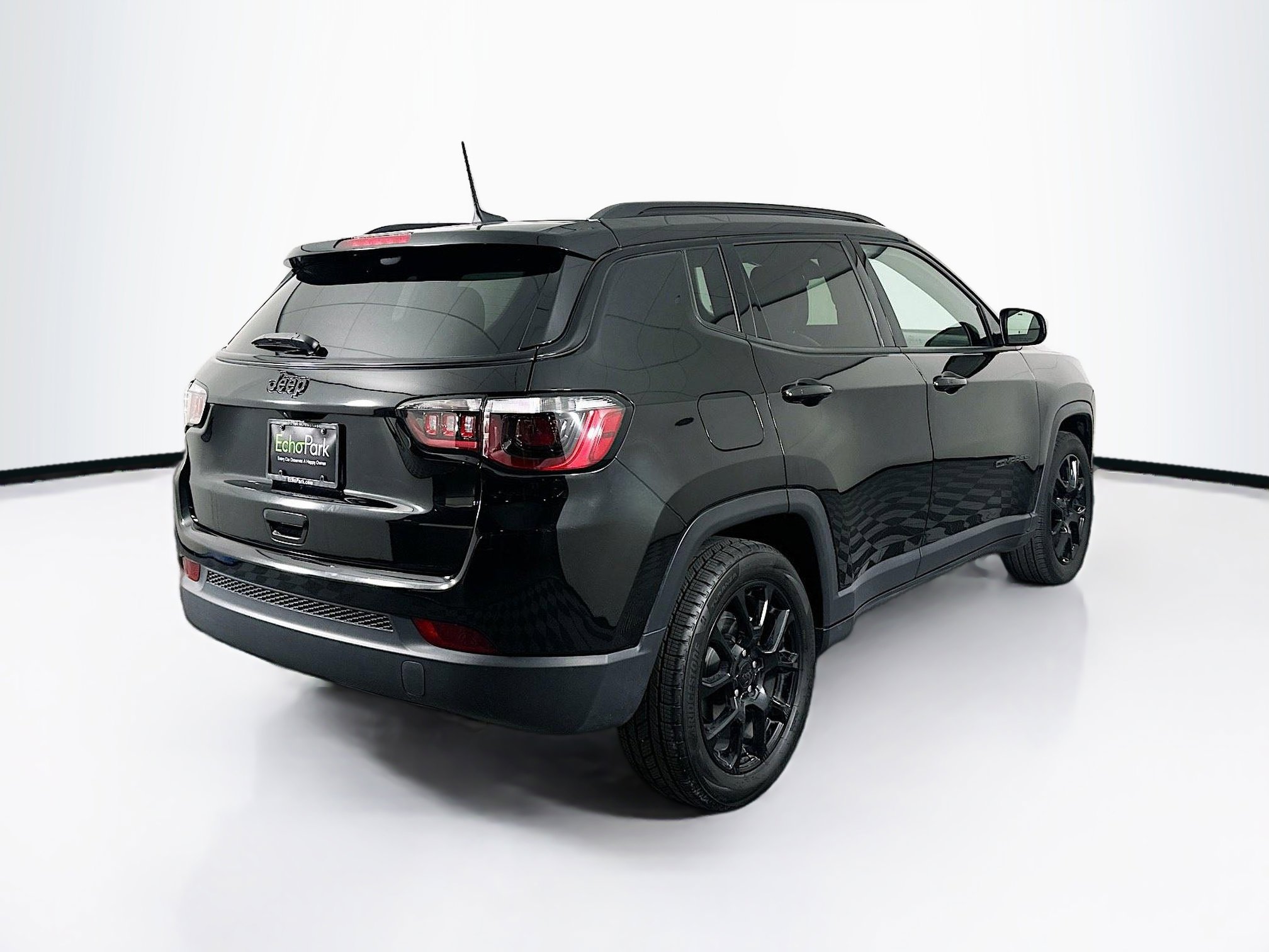 Used 2022 Jeep Compass Latitude FWD image 9