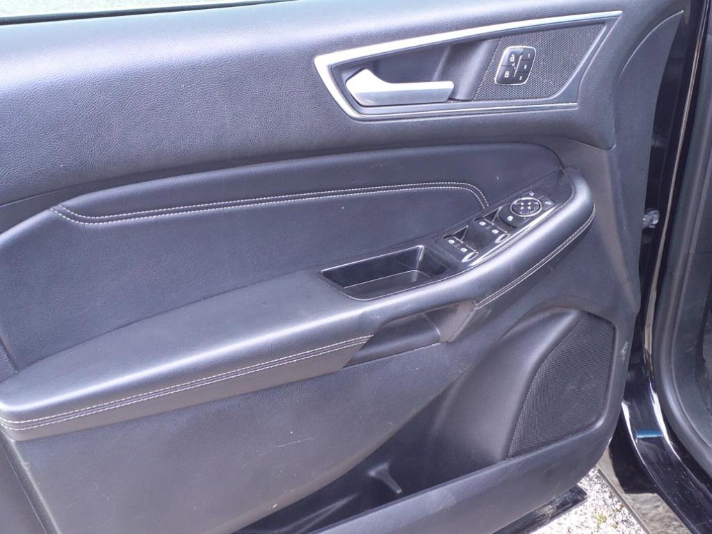 Used 2018 Ford Edge Titanium w/ Equipment Group 301A image 4