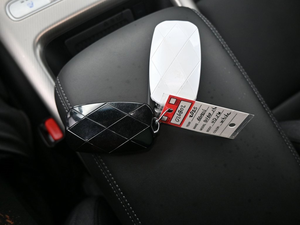 Used 2025 Genesis GV60 RWD image 11