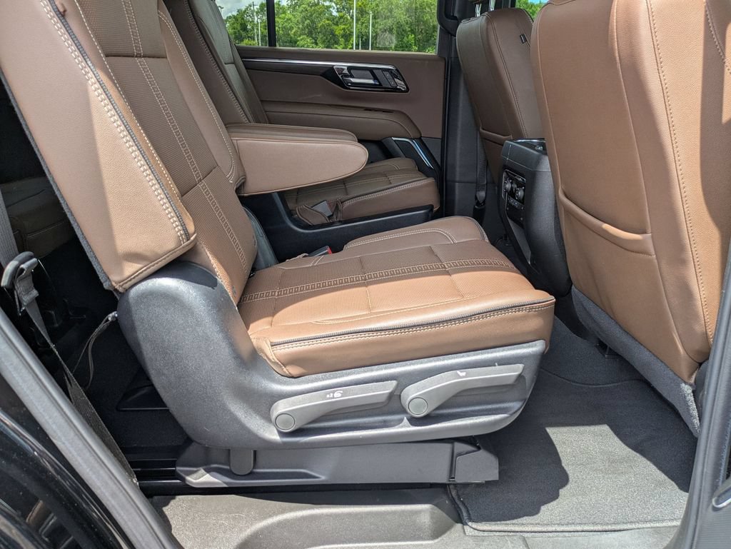 Used 2025 Chevrolet Tahoe High Country AWD/4WD image 23