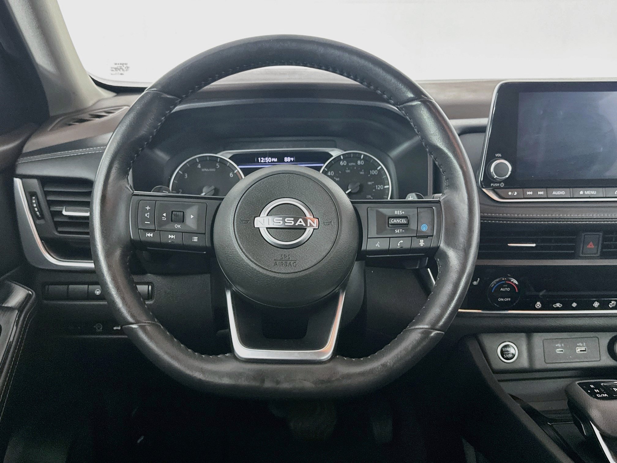 Used 2023 Nissan Rogue SV w/ SV Premium B Package FWD image 18