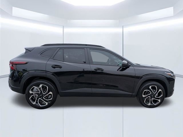 Used 2025 Chevrolet Trax RS w/ Driver Confidence Package image 3