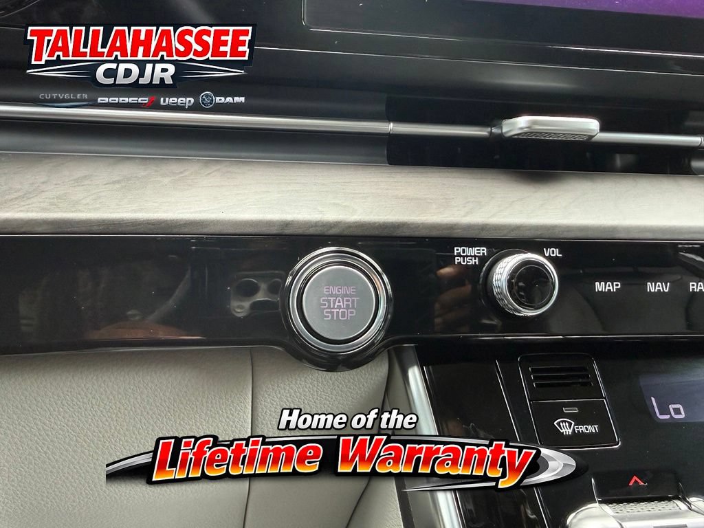 Used 2024 Kia Carnival EX FWD image 16
