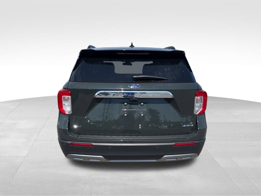 Used 2023 Ford Explorer XLT w/ Equipment Group 202A image 8