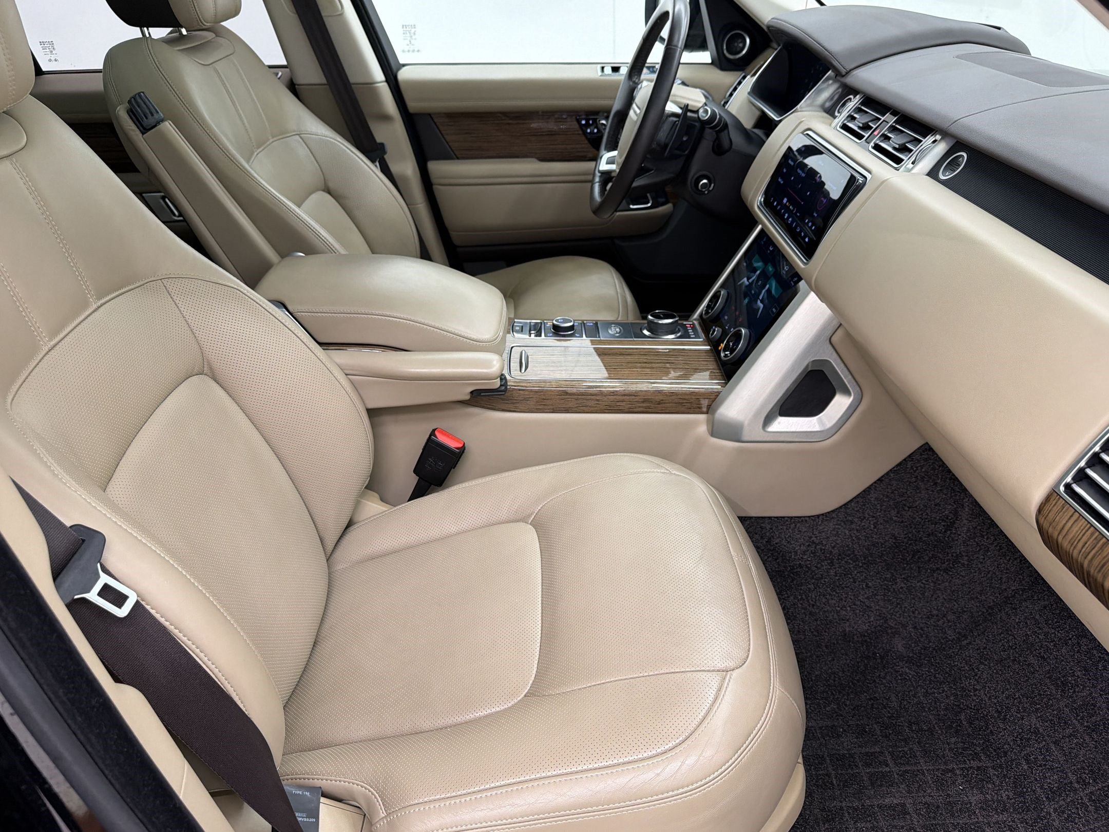 Used 2019 Land Rover Range Rover HSE AWD/4WD image 24