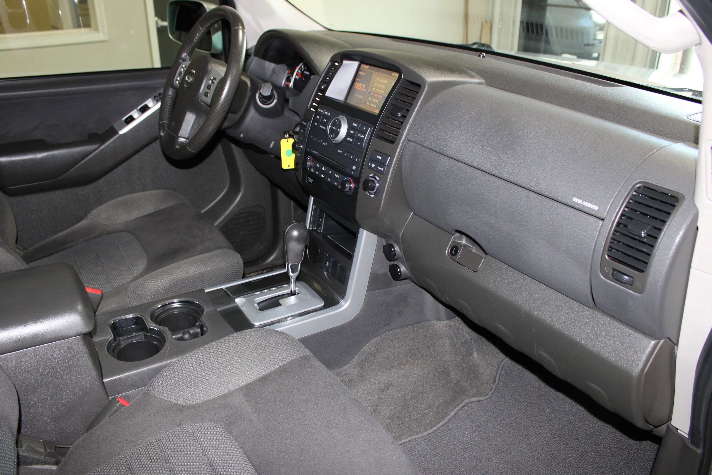 Used 2009 Nissan Pathfinder SE RWD image 28