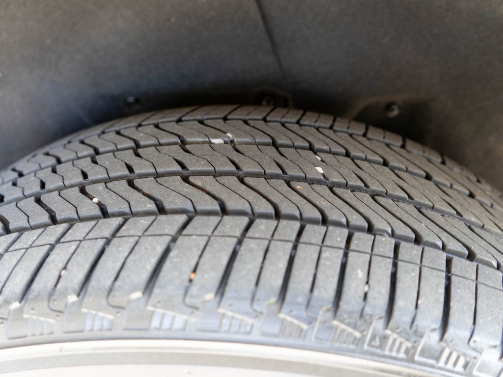 Used 2023 Cadillac Escalade ESV Sport w/ LPO, ONYX Package image 40