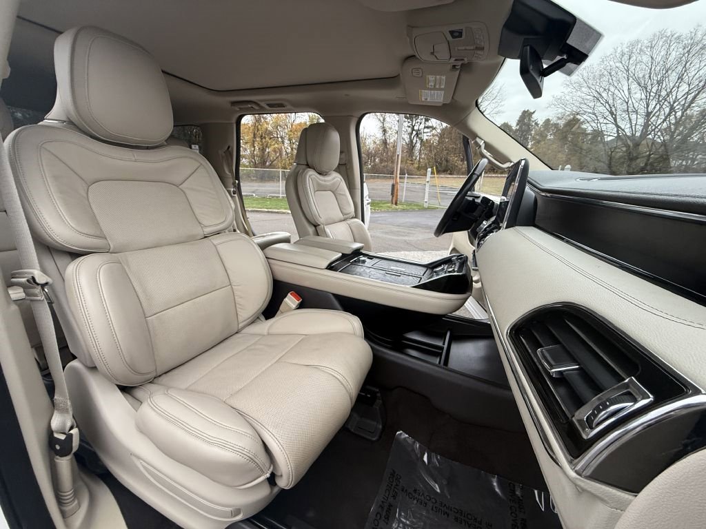 Used 2019 Lincoln Navigator Reserve image 17