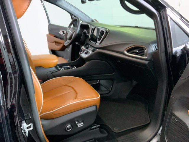 Used 2024 Chrysler Pacifica Pinnacle AWD/4WD image 29