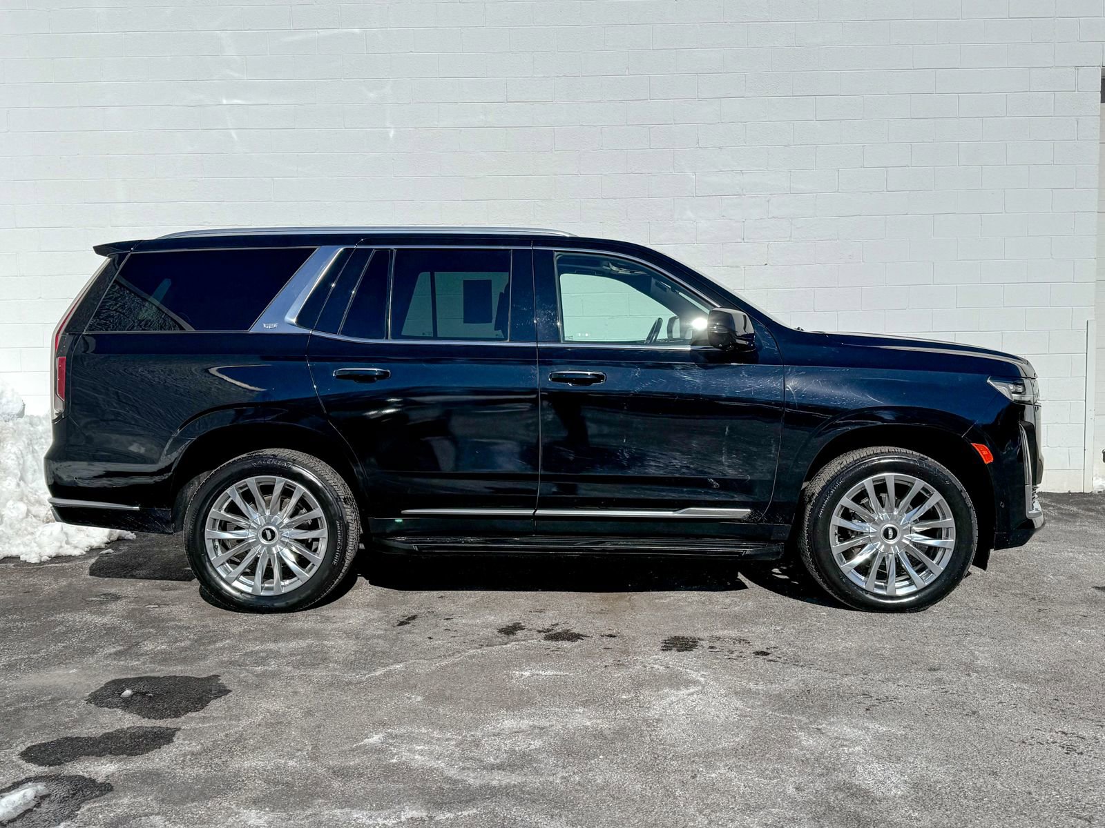 Used 2023 Cadillac Escalade Premium Luxury image 4