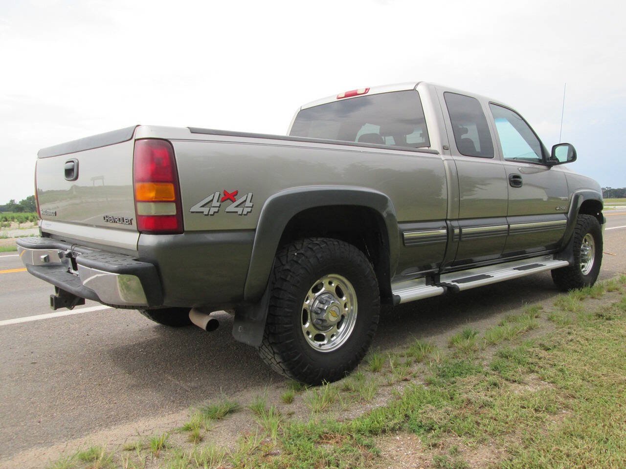 Used 2000 Chevrolet Silverado 2500 LT AWD/4WD image 6