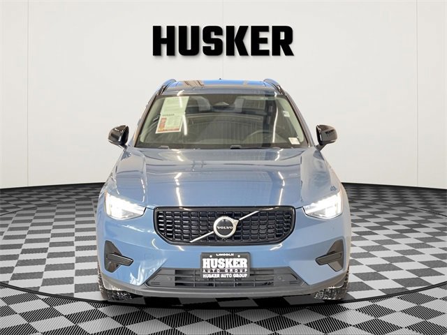 Used 2024 Volvo XC40 B5 Core image 3