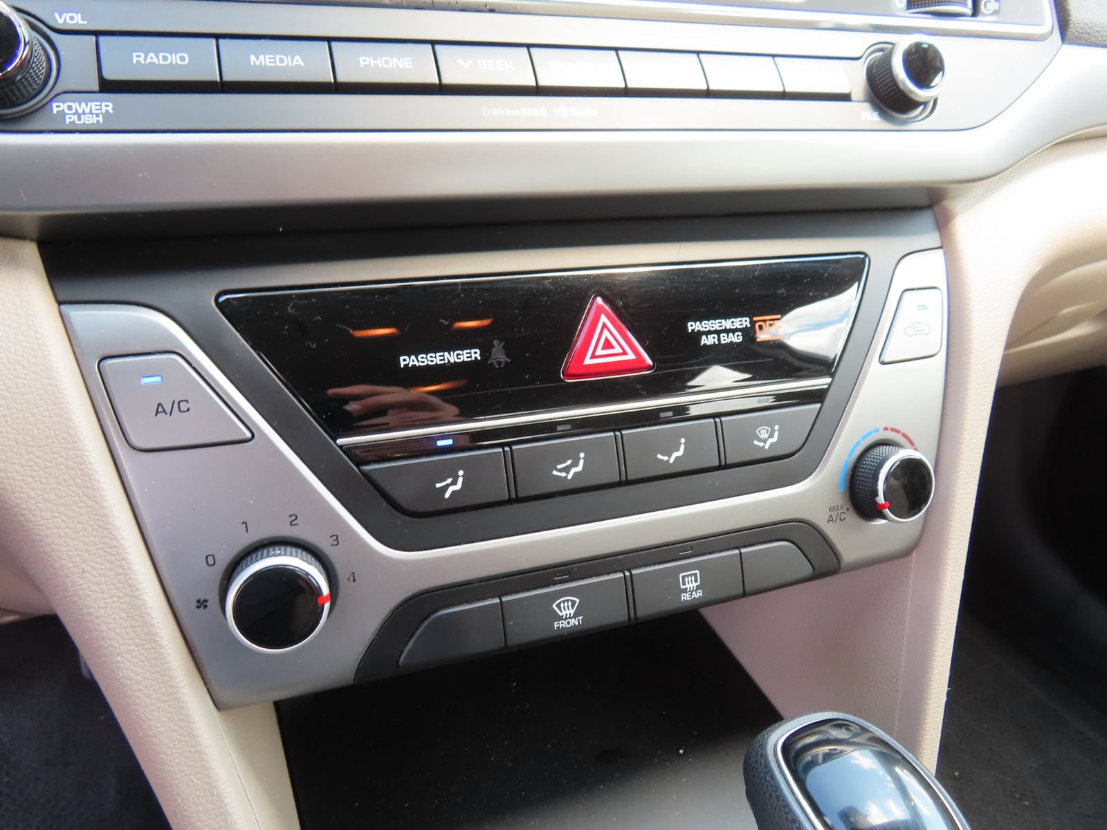Used 2017 Hyundai Elantra SE FWD image 23