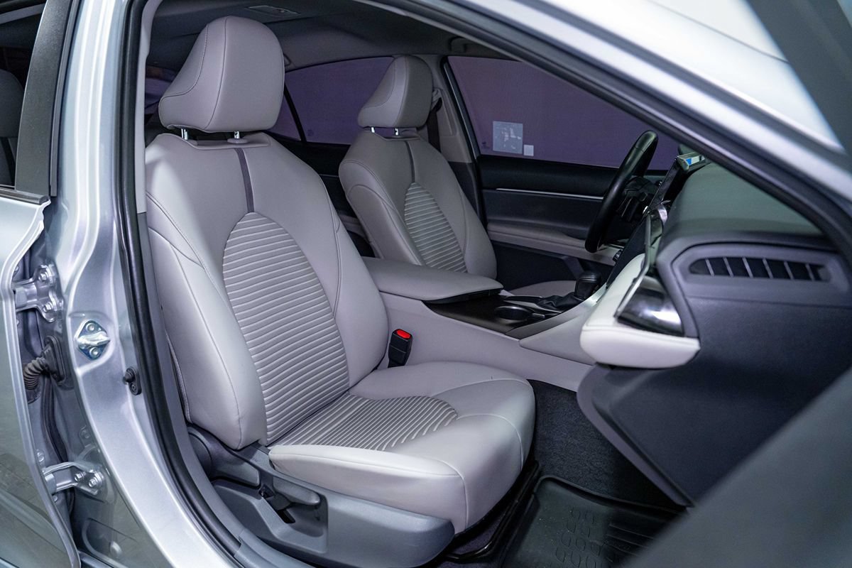 Used 2021 Toyota Camry SE w/ Convenience Package FWD image 18