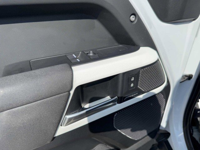 Used 2021 Land Rover Defender 90 image 17