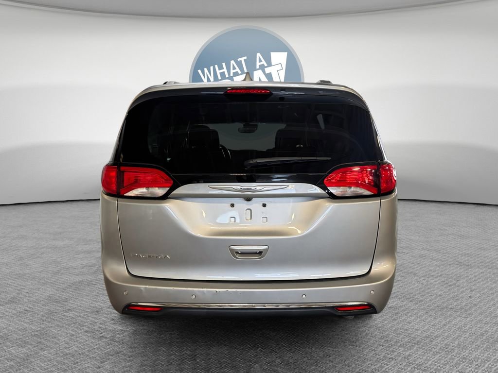 Used 2020 Chrysler Pacifica Touring-L Plus w/ Tire & Wheel Group FWD image 5