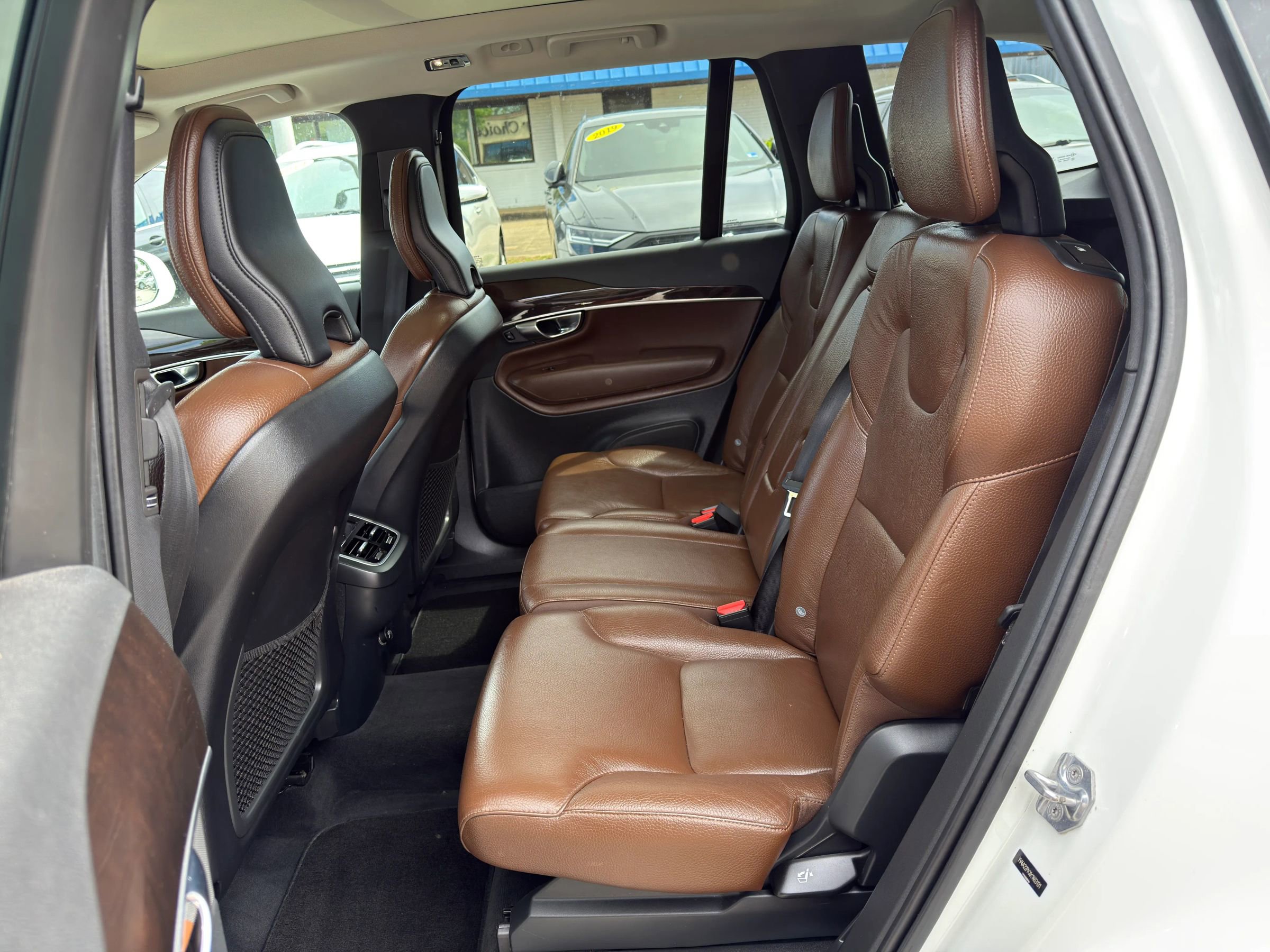 Used 2019 Volvo XC90 T6 Momentum AWD/4WD image 16