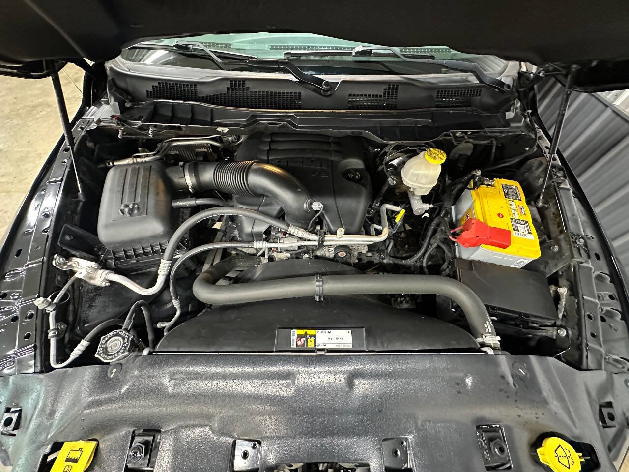 Used 2018 RAM 1500 Express w/ Black Ram 1500 Express Group AWD/4WD image 9