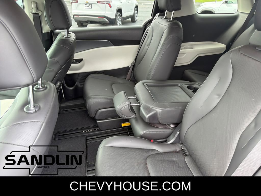 Used 2024 Kia Carnival LX image 38