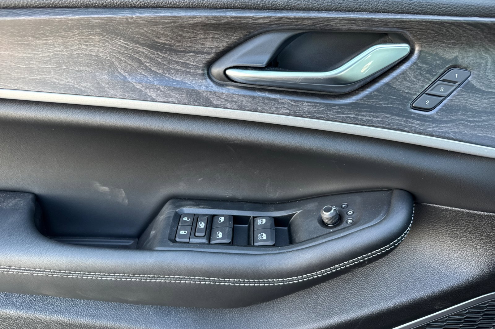 New 2026 Jeep Grand Cherokee Limited w/ Limited Altitude Package image 10