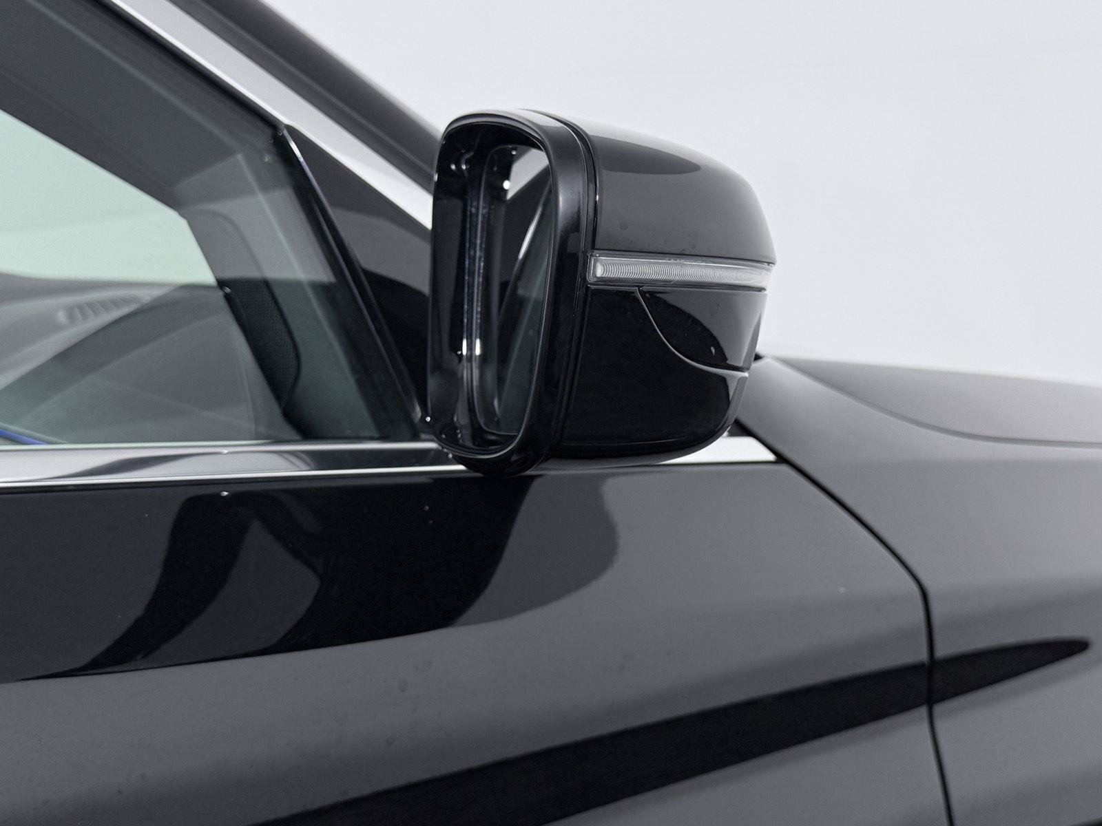 Used 2019 BMW 530i xDrive w/ Convenience Package AWD/4WD image 9