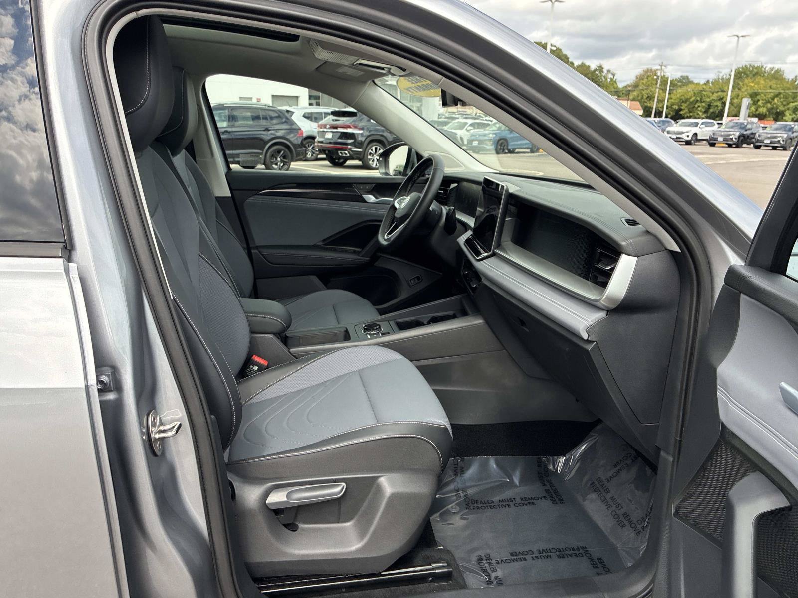 Certified 2026 Volkswagen Tiguan SE w/ Panoramic Sunroof Package AWD/4WD image 16