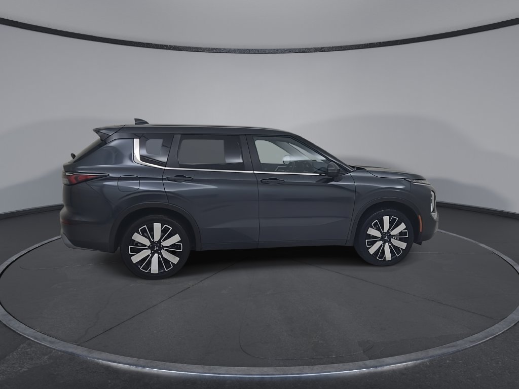 Used 2025 Mitsubishi Outlander SE AWD/4WD image 17