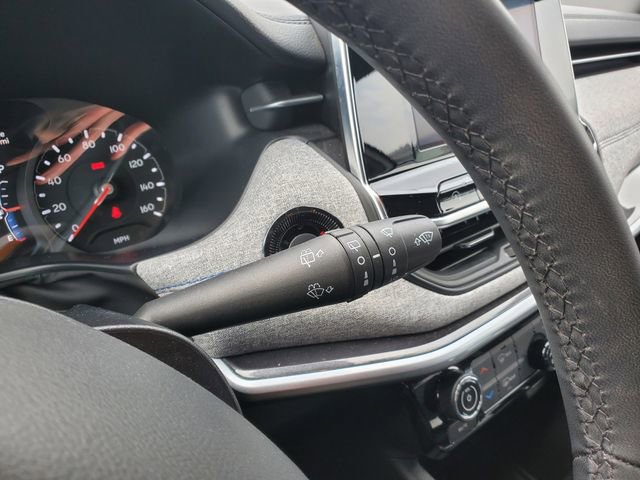 Used 2025 Jeep Compass Latitude AWD/4WD image 15