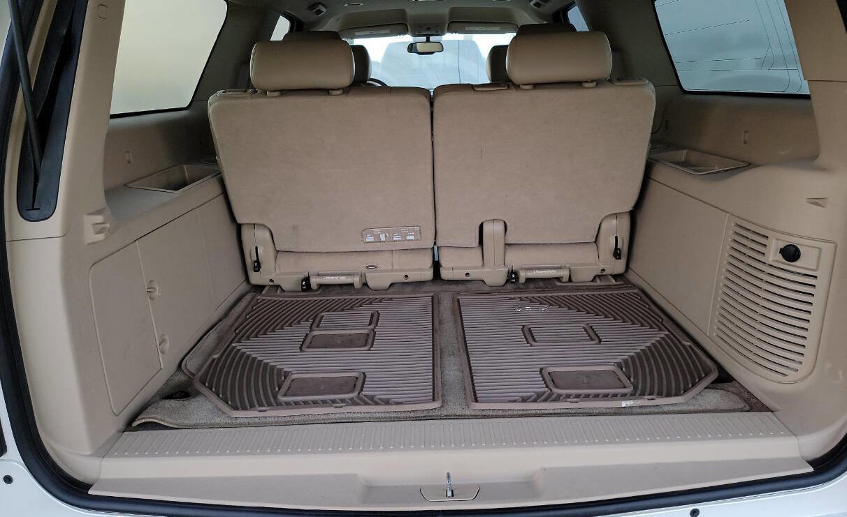 Used 2013 Chevrolet Suburban LTZ image 9