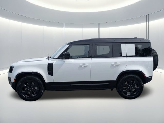 Used 2026 Land Rover Defender 110 X-Dynamic SE AWD/4WD image 3