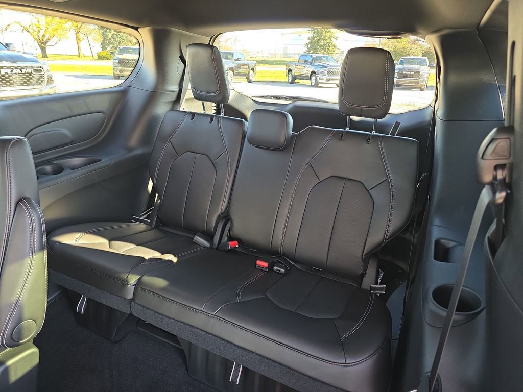 New 2026 Chrysler Pacifica Select image 10