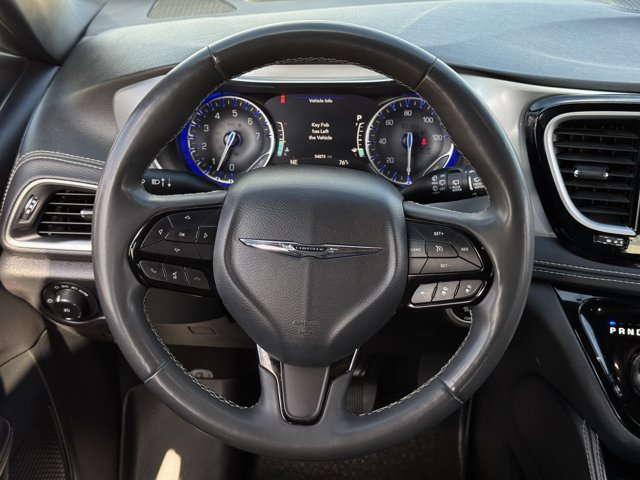 Used 2025 Chrysler Pacifica Limited FWD image 13