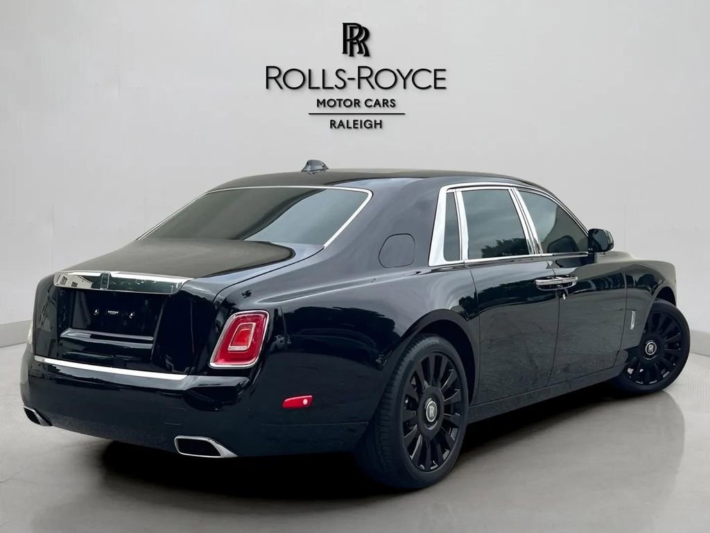 Used 2021 Rolls-Royce Phantom Sedan RWD image 3