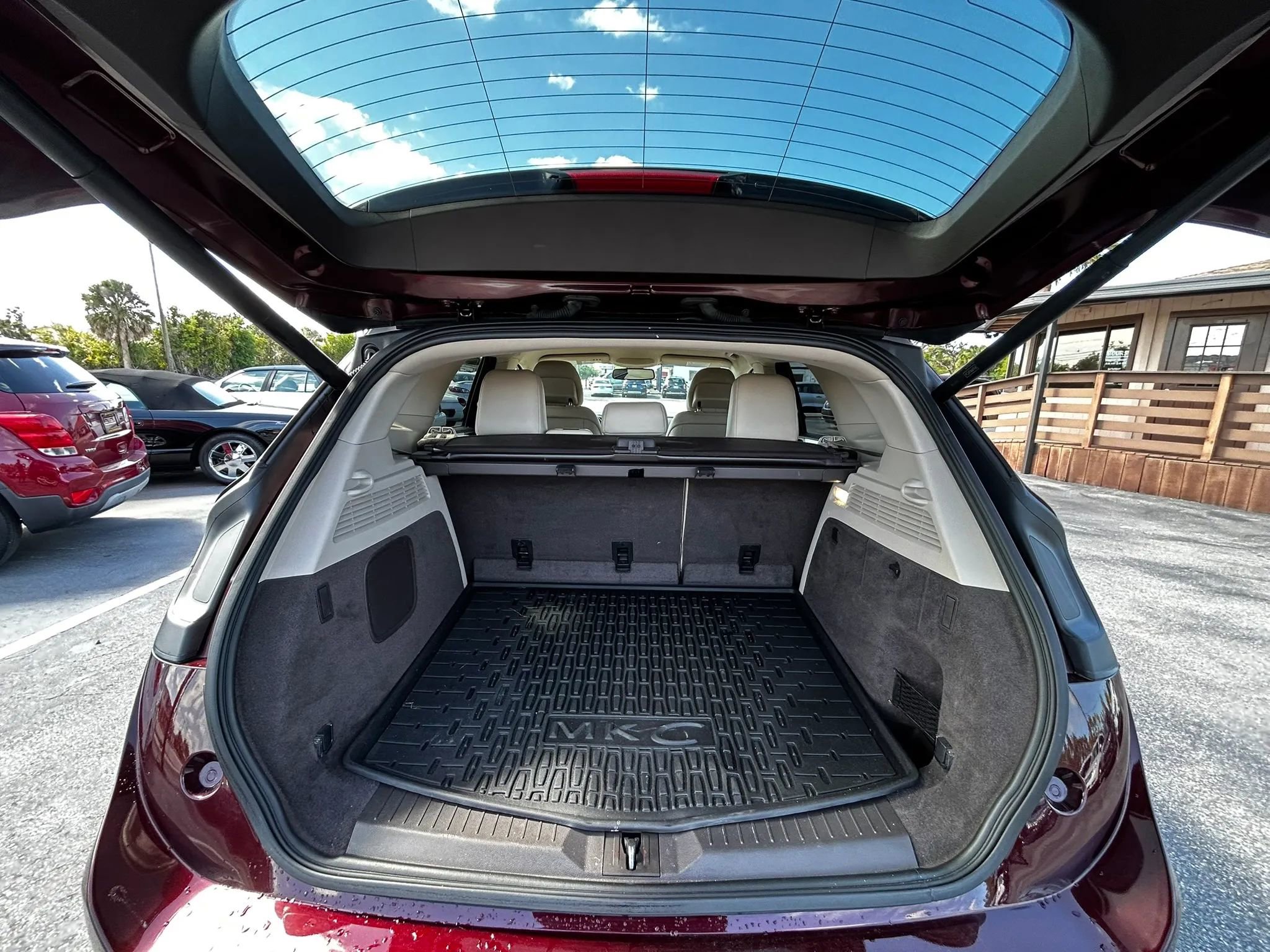 Used 2018 Lincoln MKC Select w/ Select Plus Package FWD image 22