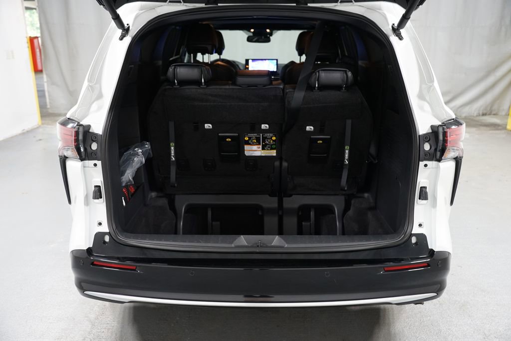 Certified 2025 Toyota Sienna Platinum FWD image 40