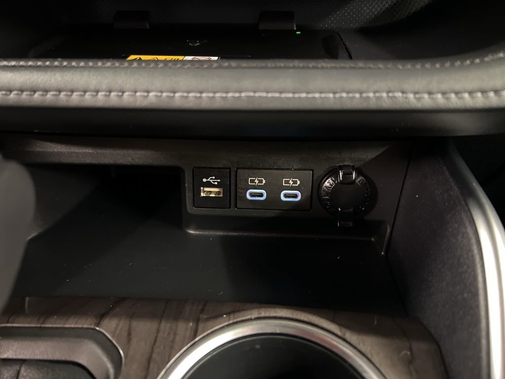 Used 2024 Toyota Highlander Platinum image 16