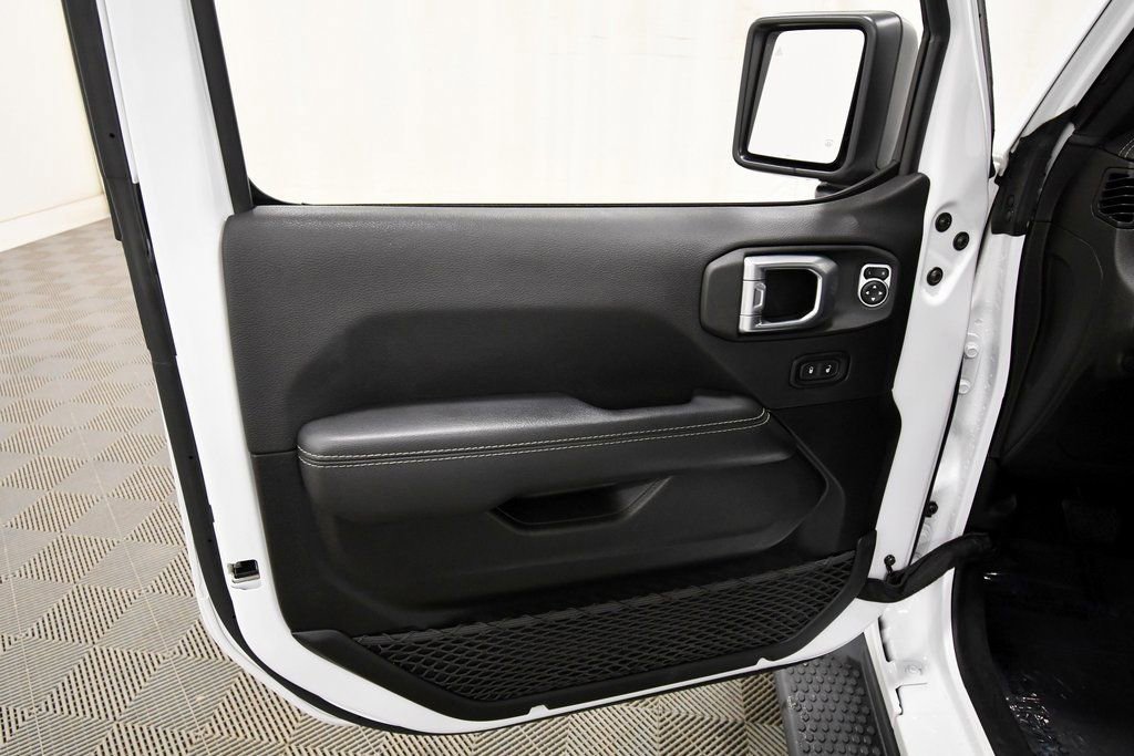 Used 2022 Jeep Wrangler Unlimited Sahara w/ Cold Weather Group AWD/4WD image 11