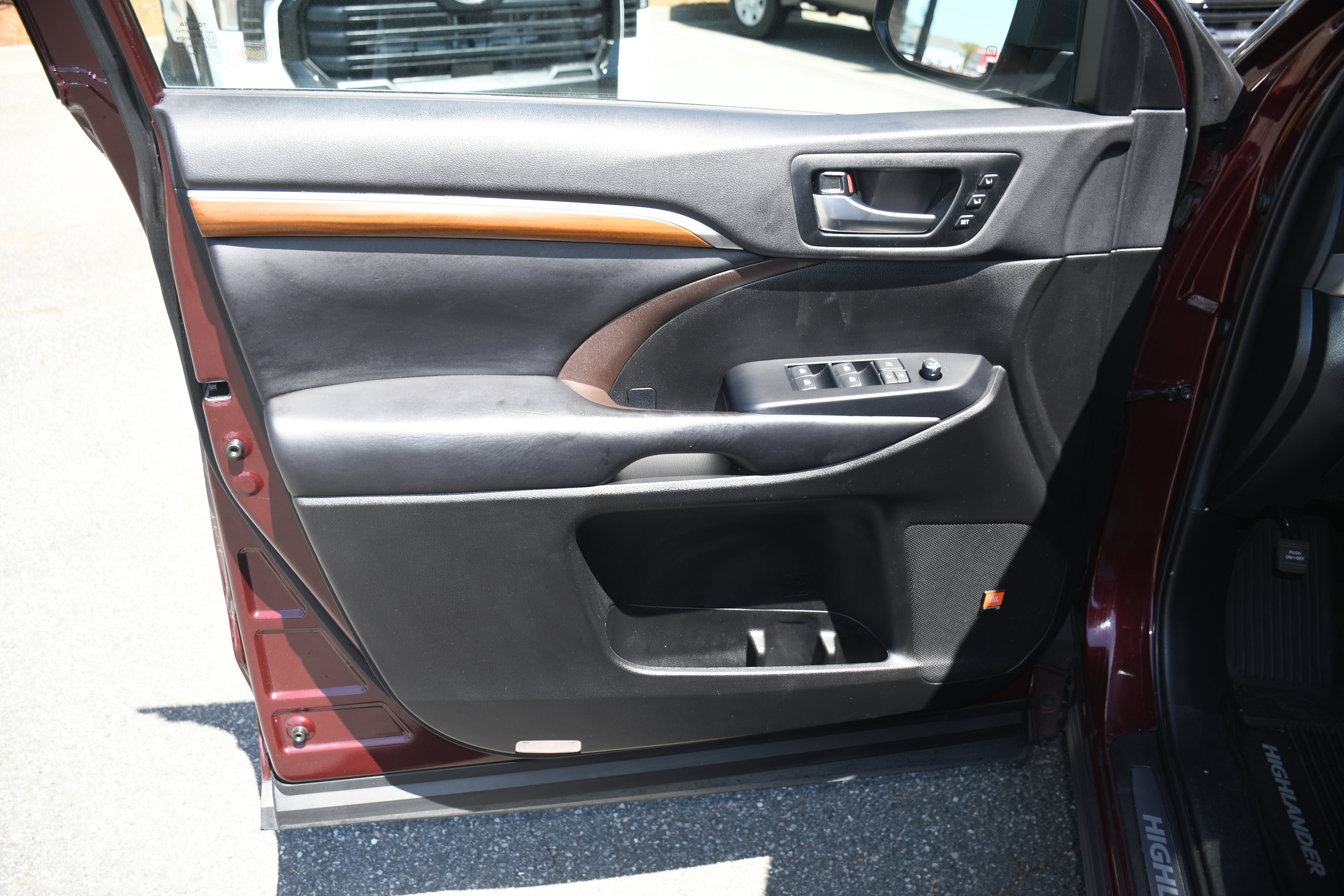 Used 2019 Toyota Highlander Limited Platinum image 10